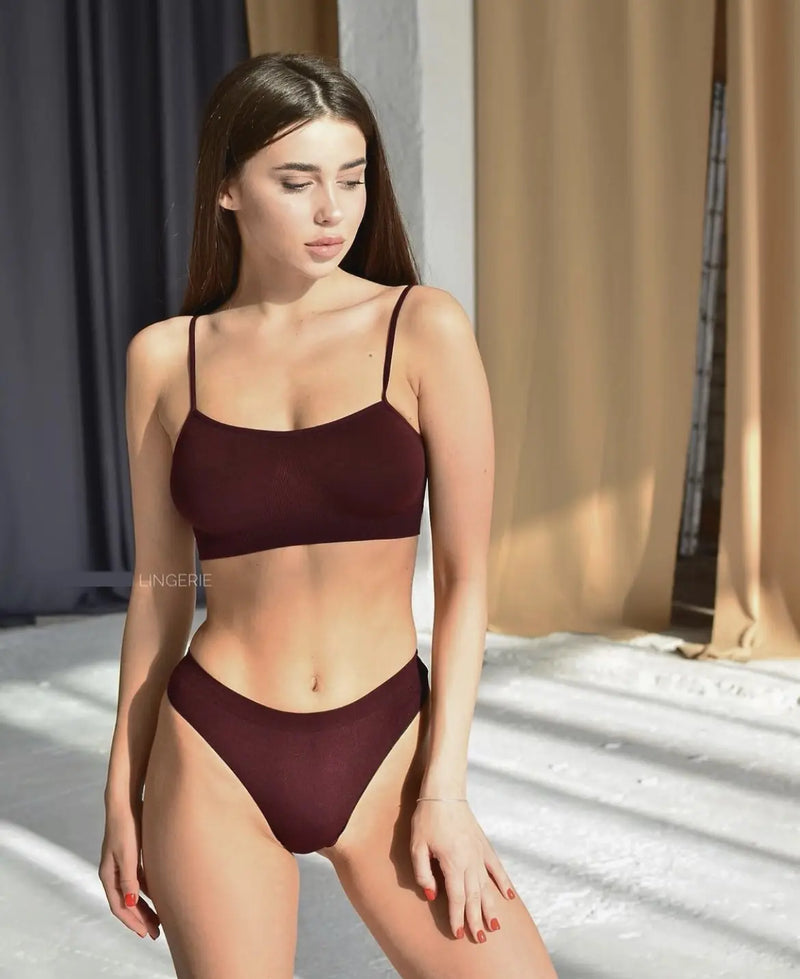 Spaghetti strap top Bordeaux