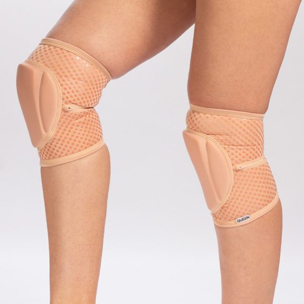 Grippy knee pads – Nude-Latte